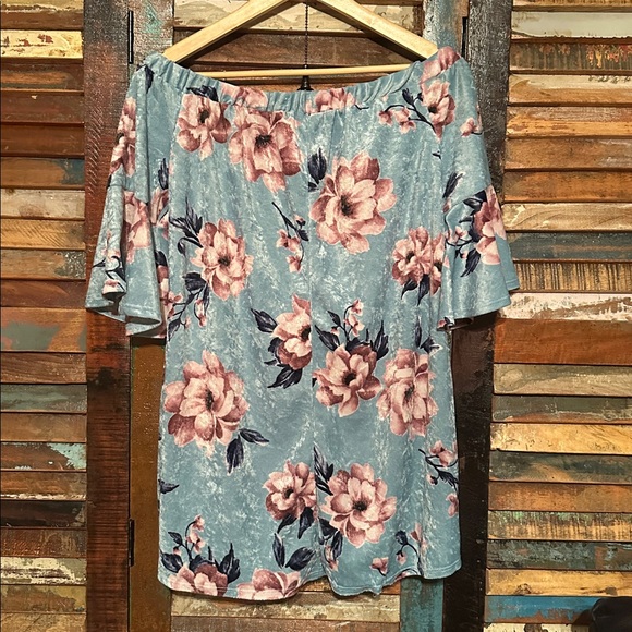 1.4.3. Story by Line Up Blue and Pink Floral off the Shoulders velvety Top - Picture 5 of 5